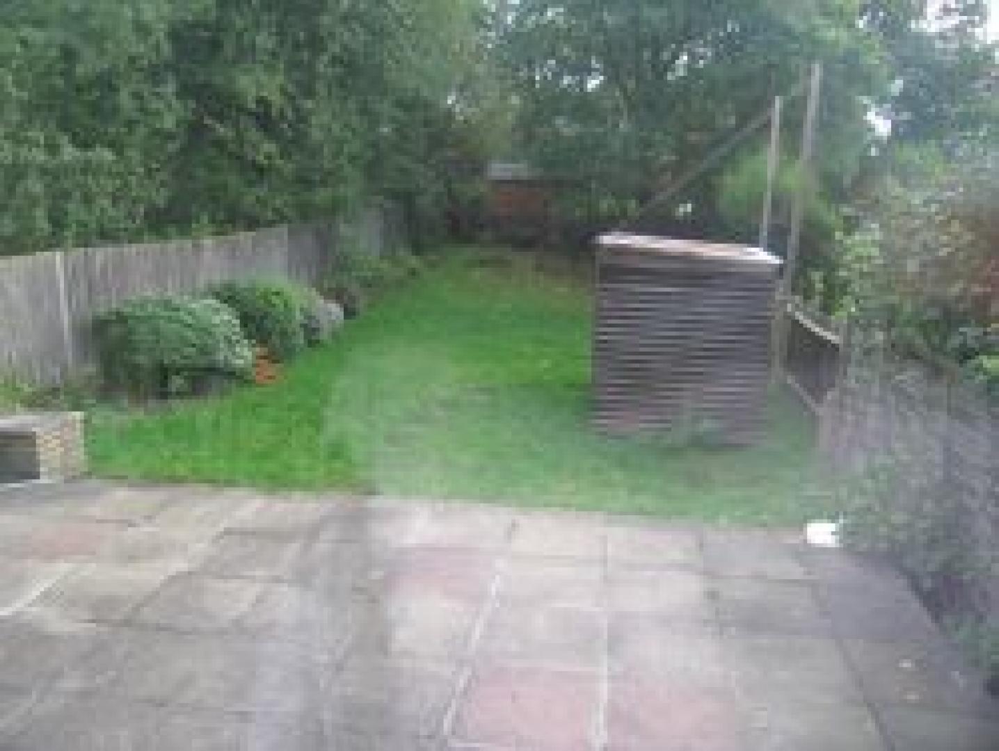 			5 Bedroom, 1 bath, 1 reception Flat			 Ridge Hill, GOLDERS GREEN NW11